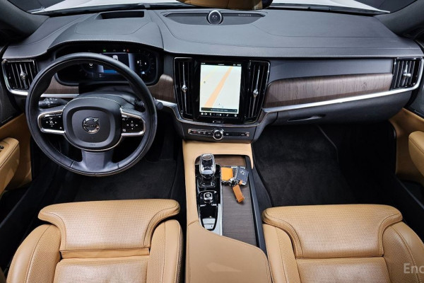 2022 Volvo S90 с пробегом 32 717 км