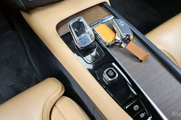 2022 Volvo S90 с пробегом 32 717 км