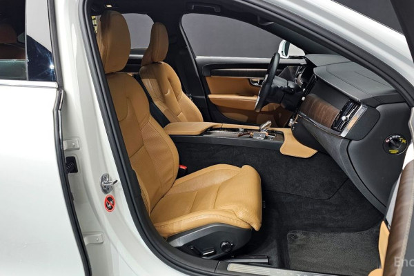 2022 Volvo S90 с пробегом 32 717 км