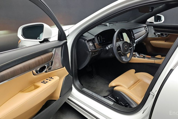 2022 Volvo S90 с пробегом 32 717 км