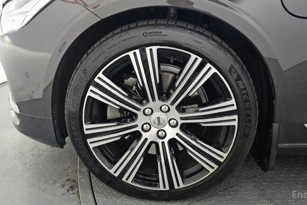 2022 Volvo S90 с пробегом 39 242 км