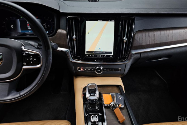 2022 Volvo S90 с пробегом 32 717 км