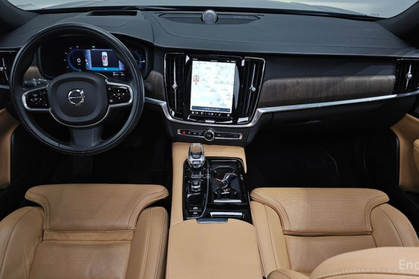2022 Volvo S90 с пробегом 39 242 км