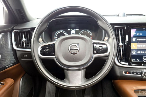 2021 Volvo S90 с пробегом 61 972 км