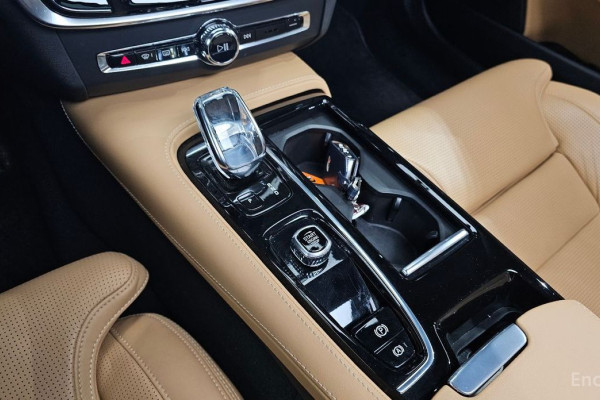 2022 Volvo S90 с пробегом 39 242 км