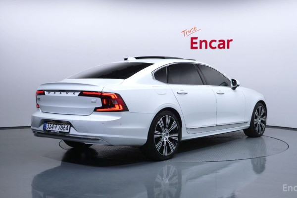 2023 Volvo S90 с пробегом 30 999 км
