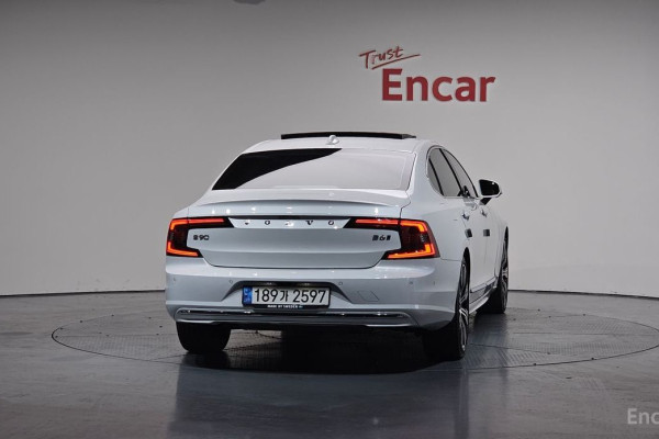 2022 Volvo S90 с пробегом 52 283 км