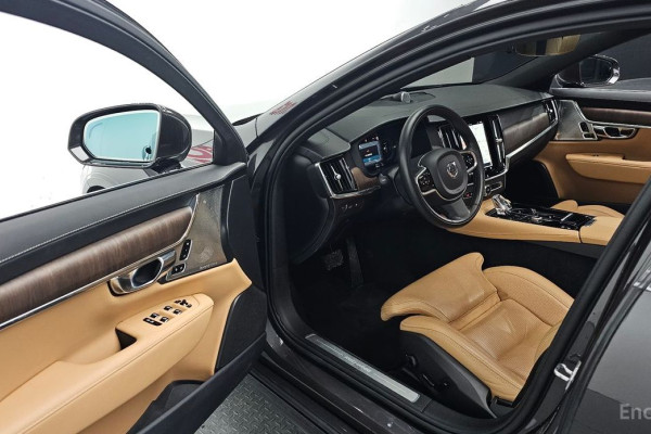 2022 Volvo S90 с пробегом 39 242 км