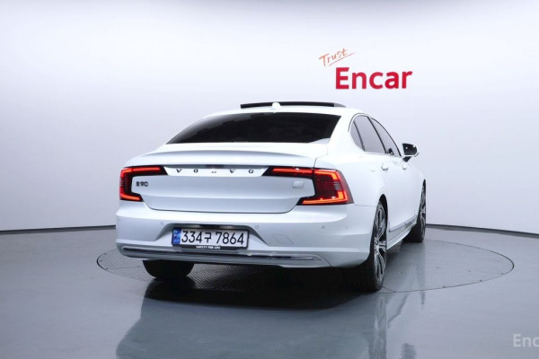 2023 Volvo S90 с пробегом 30 999 км