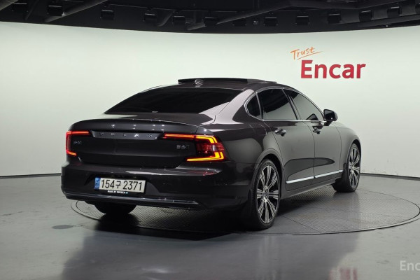 2022 Volvo S90 с пробегом 63 817 км