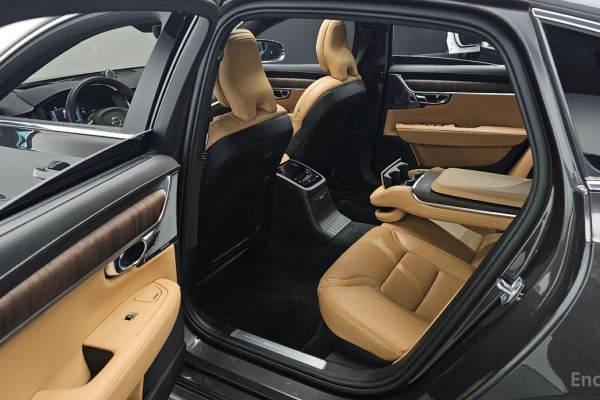2022 Volvo S90 с пробегом 39 242 км