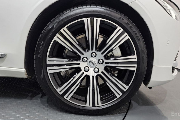 2023 Volvo S90 с пробегом 30 999 км