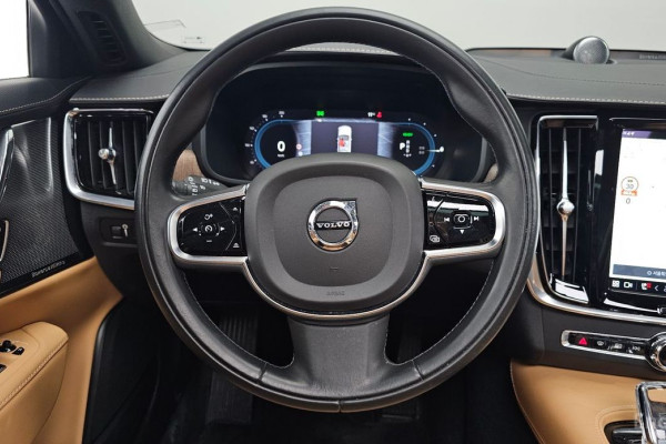 2022 Volvo S90 с пробегом 39 242 км