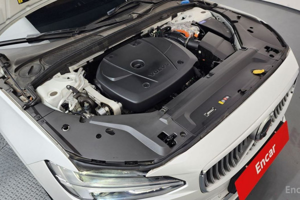 2023 Volvo S90 с пробегом 30 999 км