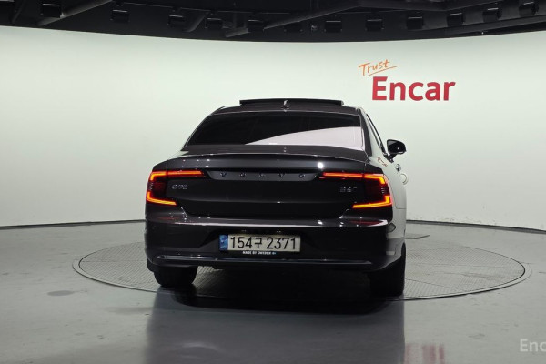 2022 Volvo S90 с пробегом 63 817 км