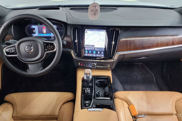 2023 Volvo S90 с пробегом 30 999 км
