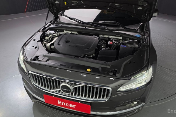 2022 Volvo S90 с пробегом 63 817 км