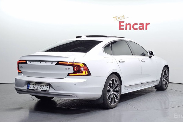 2023 Volvo S90 с пробегом 48 607 км