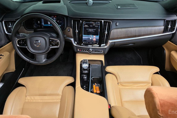 2022 Volvo S90 с пробегом 63 817 км