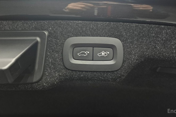 2022 Volvo S90 с пробегом 39 242 км