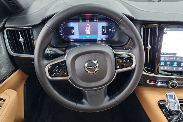 2023 Volvo S90 с пробегом 30 999 км