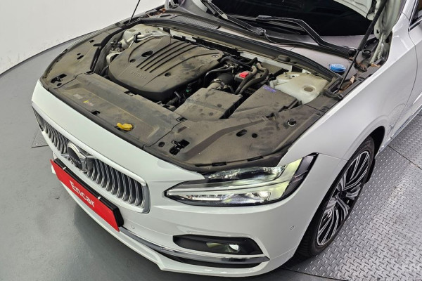 2023 Volvo S90 с пробегом 48 607 км