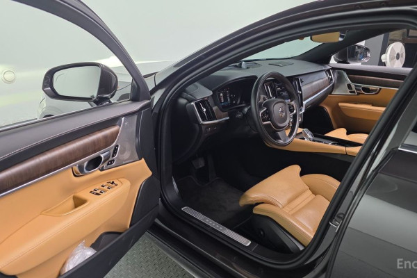 2022 Volvo S90 с пробегом 63 817 км