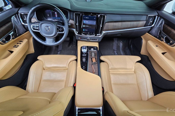 2023 Volvo S90 с пробегом 48 607 км