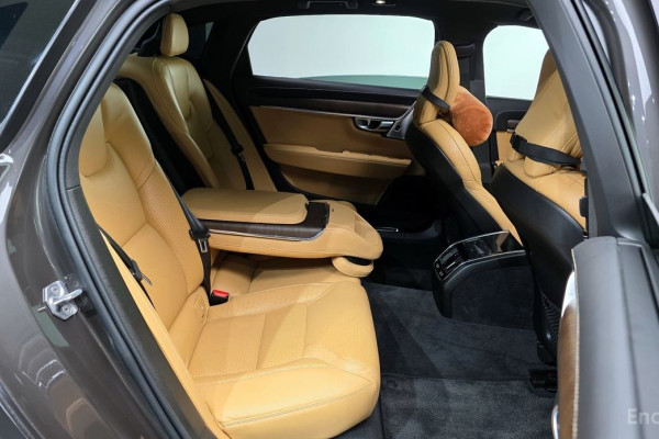 2022 Volvo S90 с пробегом 63 817 км