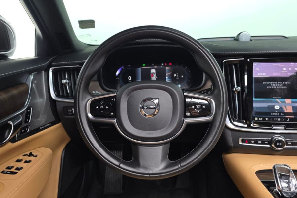 2022 Volvo S90 с пробегом 63 817 км