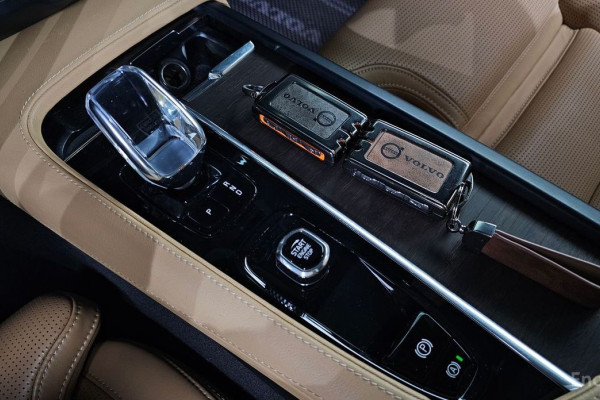 2023 Volvo S90 с пробегом 48 607 км