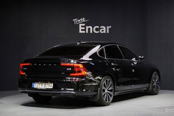 2022 Volvo S90 с пробегом 23 885 км