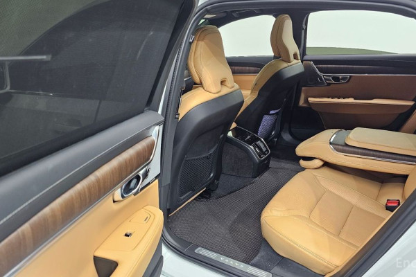 2023 Volvo S90 с пробегом 48 607 км