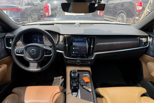 2022 Volvo S90 с пробегом 72 815 км