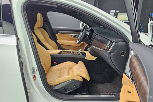 2023 Volvo S90 с пробегом 48 607 км