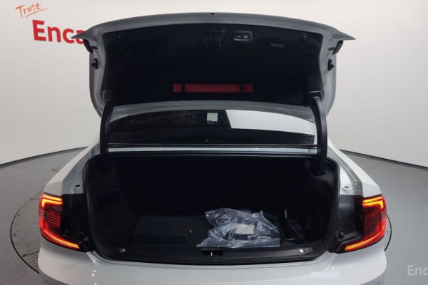 2023 Volvo S90 с пробегом 30 999 км