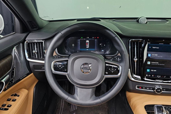 2023 Volvo S90 с пробегом 48 607 км