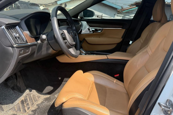 2022 Volvo S90 с пробегом 72 815 км