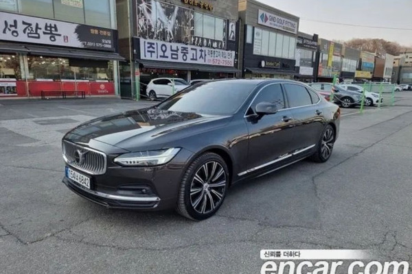2022 Volvo S90 с пробегом 30 583 км