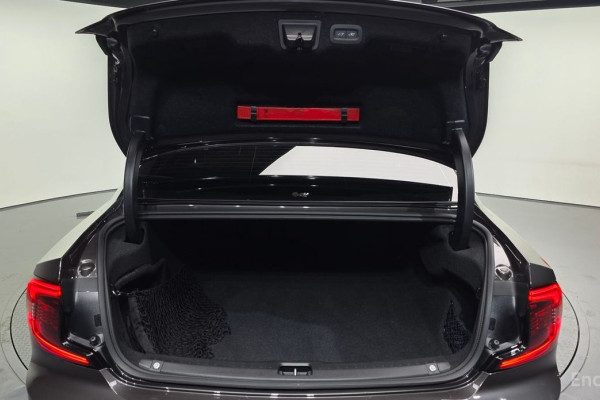 2022 Volvo S90 с пробегом 63 817 км