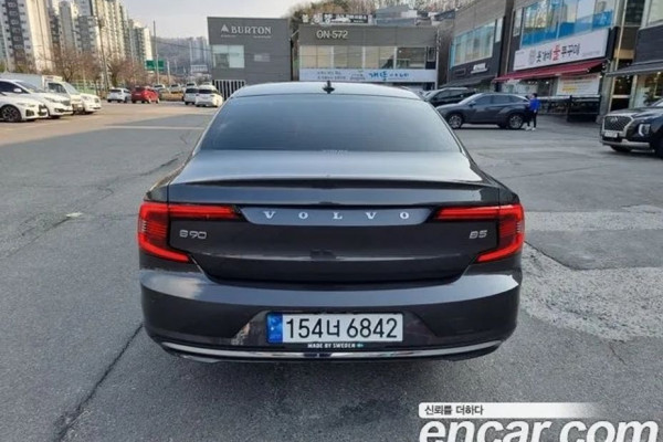 2022 Volvo S90 с пробегом 30 583 км