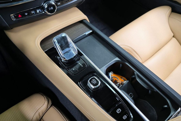 2022 Volvo S90 с пробегом 23 885 км