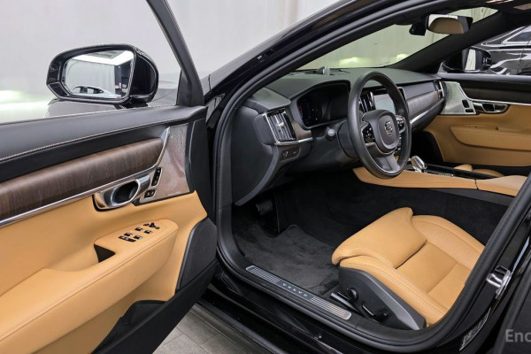 2022 Volvo S90 с пробегом 23 885 км