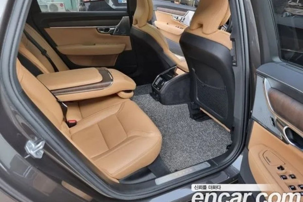 2022 Volvo S90 с пробегом 30 583 км