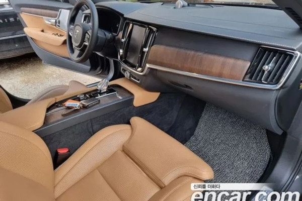 2022 Volvo S90 с пробегом 30 583 км
