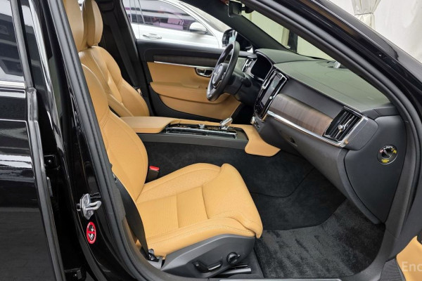 2022 Volvo S90 с пробегом 23 885 км