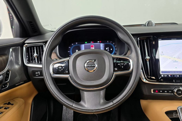 2021 Volvo S90 с пробегом 18 709 км