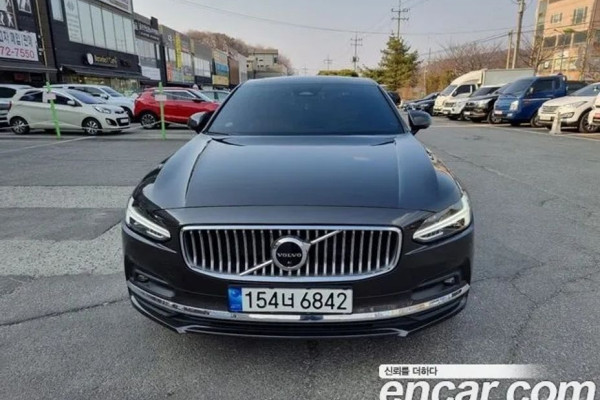 2022 Volvo S90 с пробегом 30 583 км