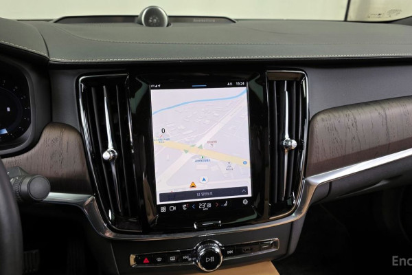 2022 Volvo S90 с пробегом 23 885 км