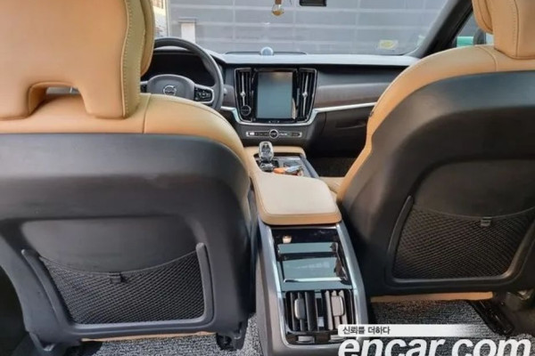 2022 Volvo S90 с пробегом 30 583 км